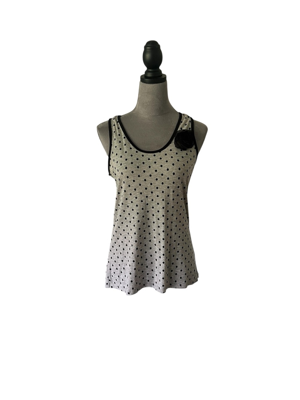 Sleeveless Polka Dot Tank Top with Flower Detail - Gray/Black